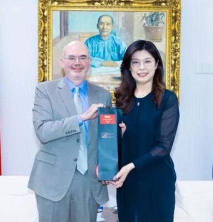 万万没想到，美国与郑丽文就台海问题达成共识！说白了，两岸的和平在于统一，没有