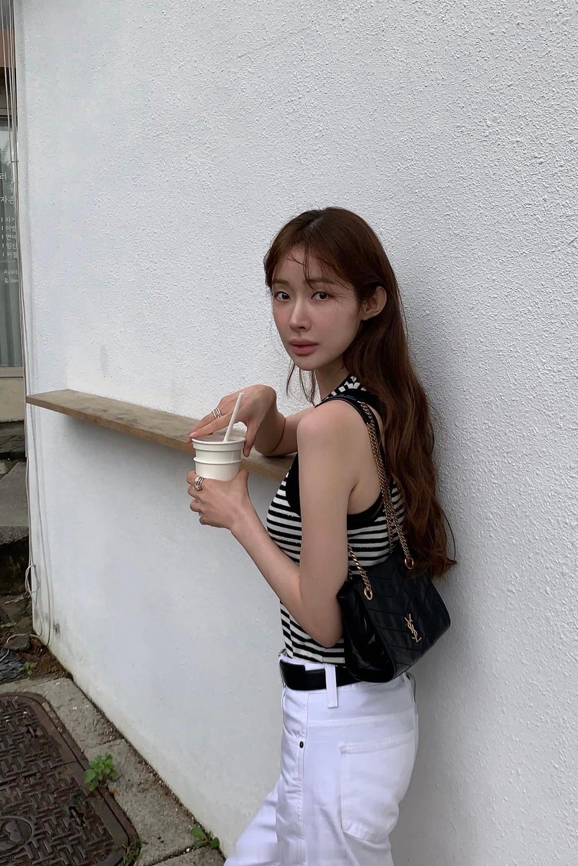 穿搭分享连续更新第2907天韩国时尚女生日常搭配周末来啦韩系穿搭超能新星汇新星