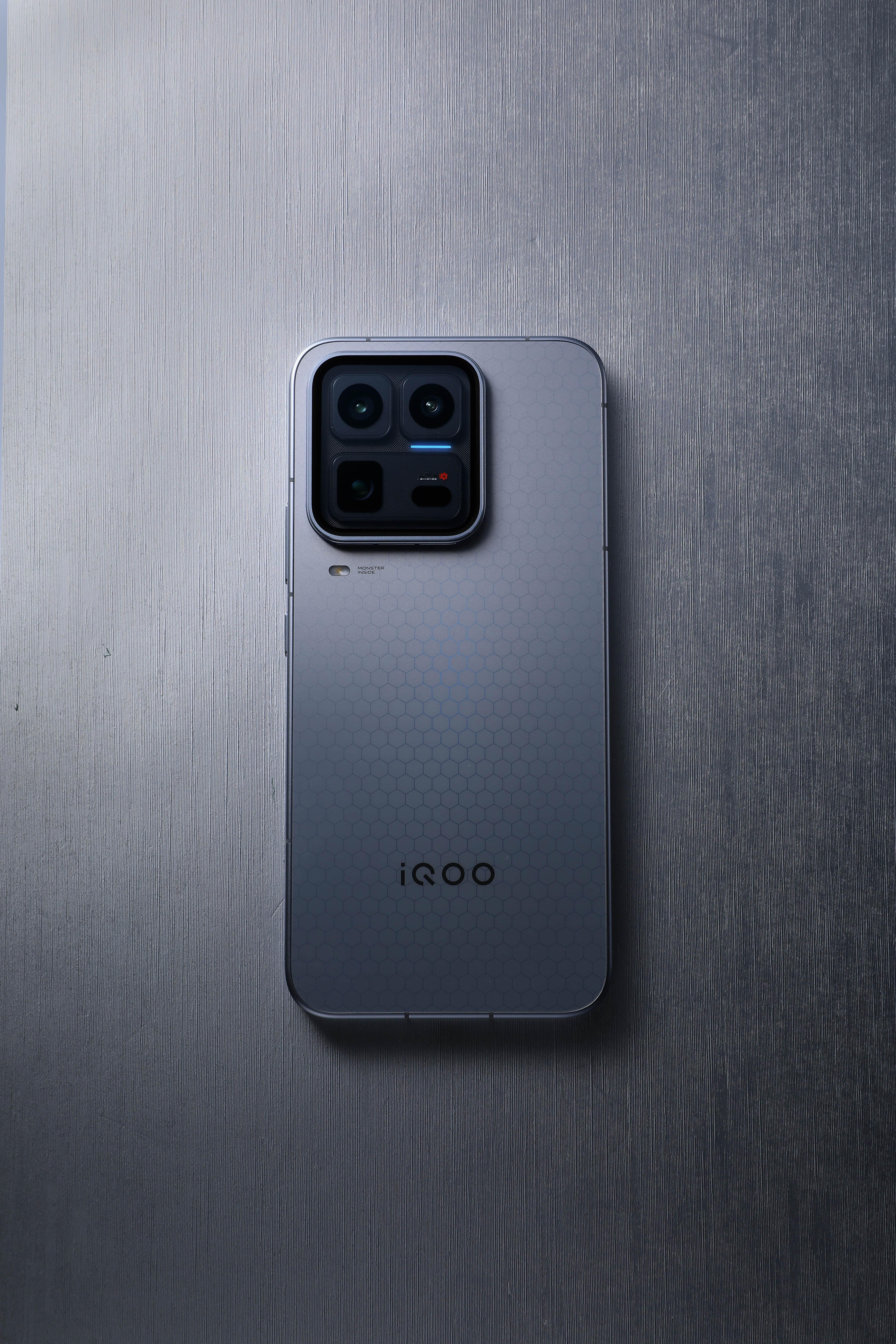 iQOO15Ultra外观太酷了iQOO15Ultra抢先上手！先来一组图