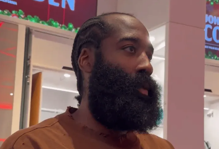 NBA常规赛，火箭108-128快船。快船球员詹姆斯-哈登全场出战35分钟，1