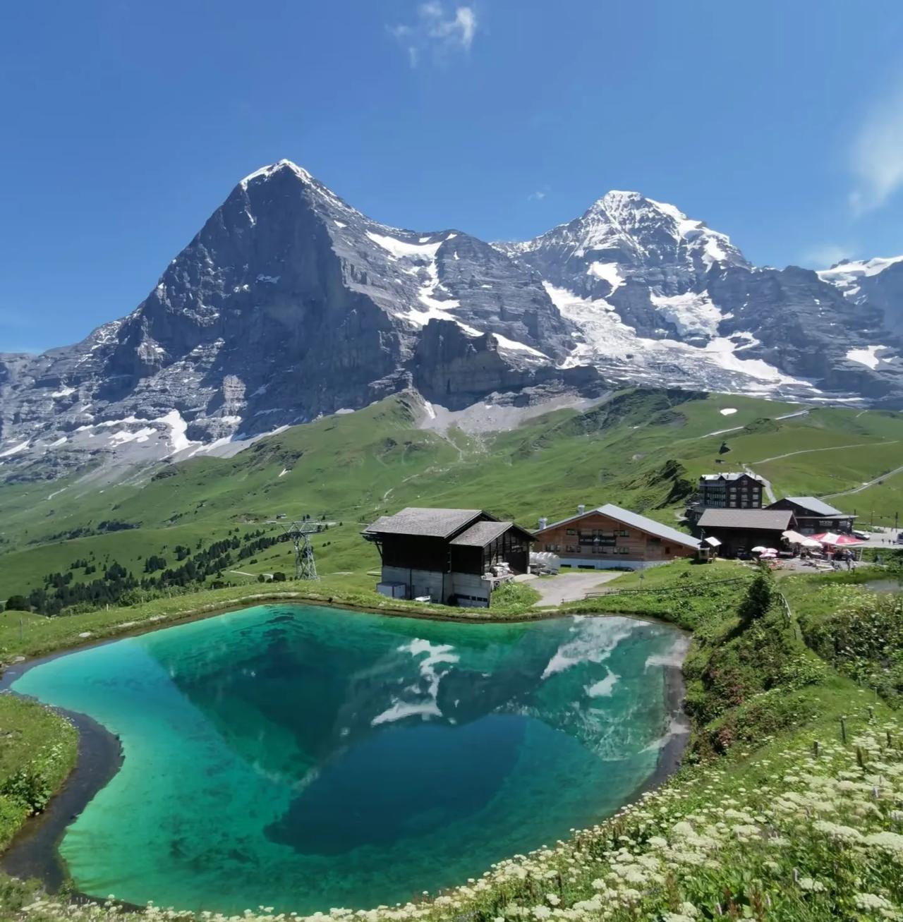 一个内心强大的人，即使穿着普通，也能表现出非凡的气质。北方有佳人，绝世而独立。