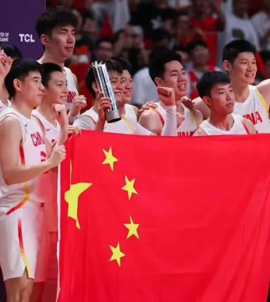 多年前听了时任中国男篮主帅邓华德说：“我挑国家队球员不需要名气大，而是选愿为国而