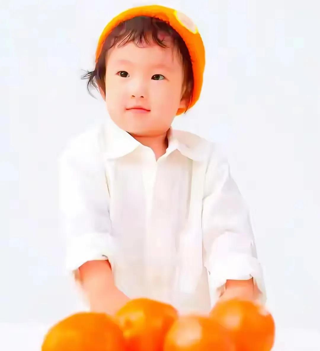 闪闪妈妈黄一鸣最近很蹊跷，一个星期没露面了，也没闪闪的消息。近来，关于黄