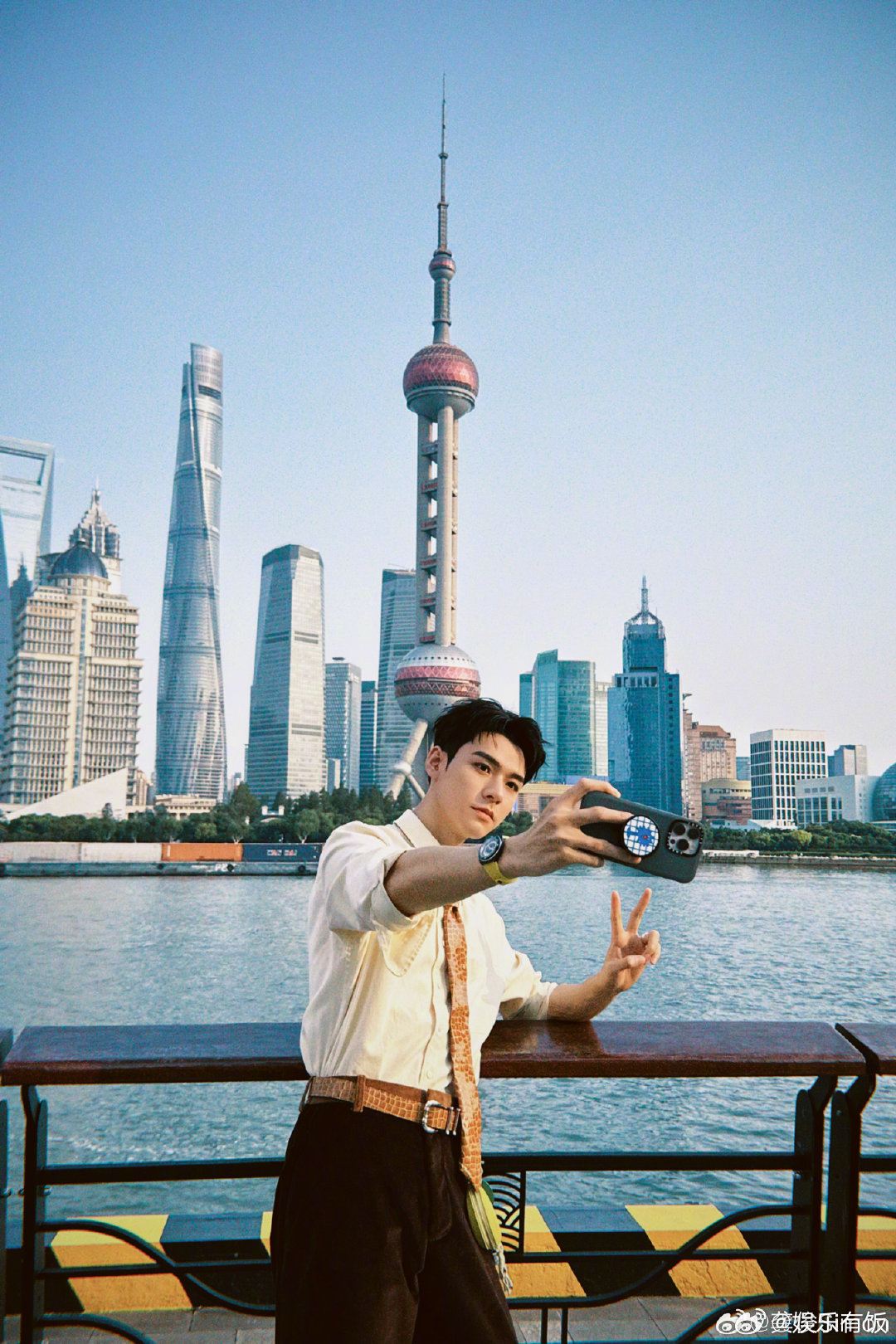 自然堂与龚俊实力共赴的演艺轨迹里，藏着对“实力”的务实追求。他不回避待提