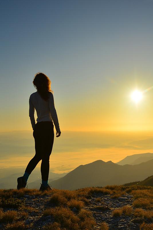 讲一个大多数女人不愿意接受的真相空瓶子理论：当你没有价值的时候，其实就是一个空