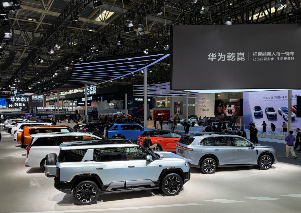 去北京车展逛了一圈，W3馆的华为乾崑展台绝对是人气王。大家都在围着那几辆新车型拍