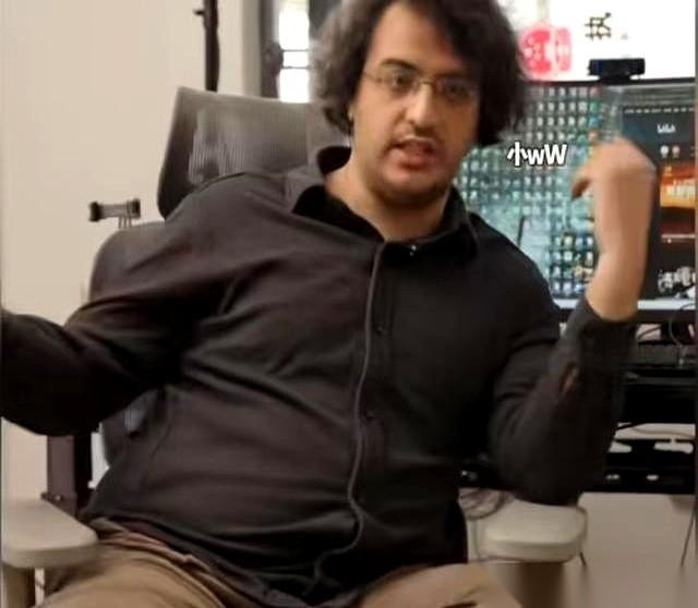 “他们以为，战争只要打赢就行！”一个伊朗小哥，在镜头前突然拍了桌子。他之前还在