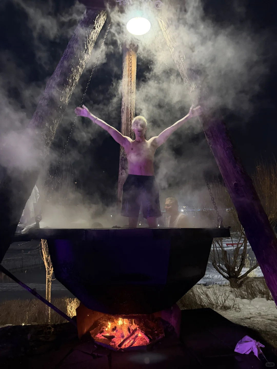 米卡带爸爸去沈阳玩了，他一老外，怎么穿古装还是挺适合的？