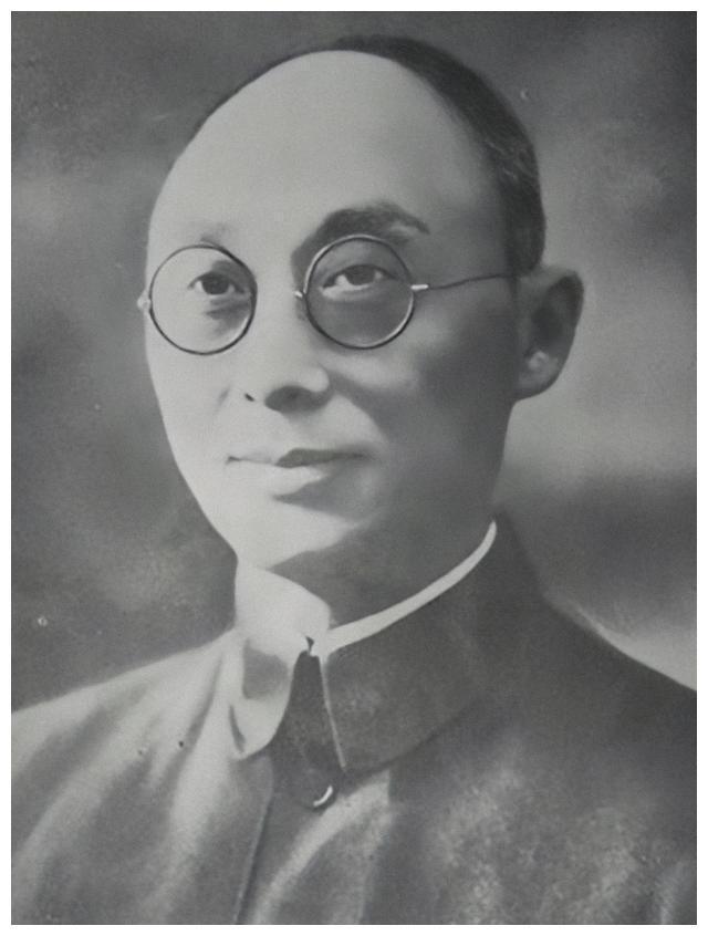 他曾是国军上将，起义后嫌职务太低，叛逃未遂病死狱中。这个人就是王缵绪，四川