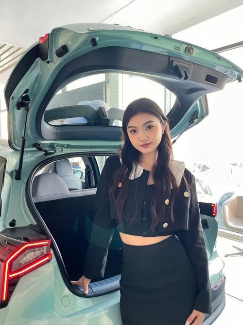 00后养车比爸妈打车还便宜谁说年轻人不会算账？电动车每公里成本低至几毛，共享停车