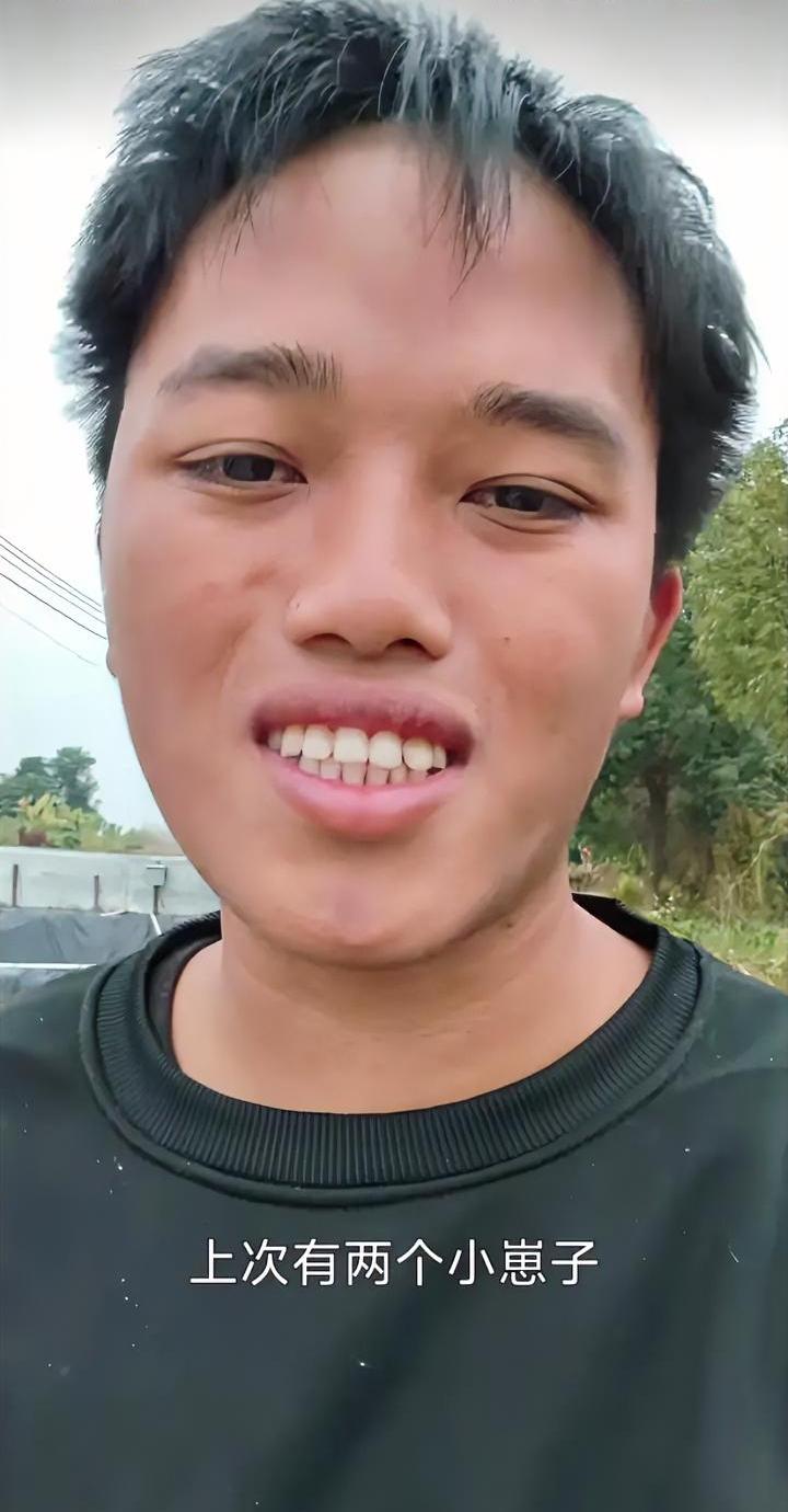 娘俩挨欺负时无人问津，成网红了亲戚主动上门，博主：“流量给狗也不给他们”。近期