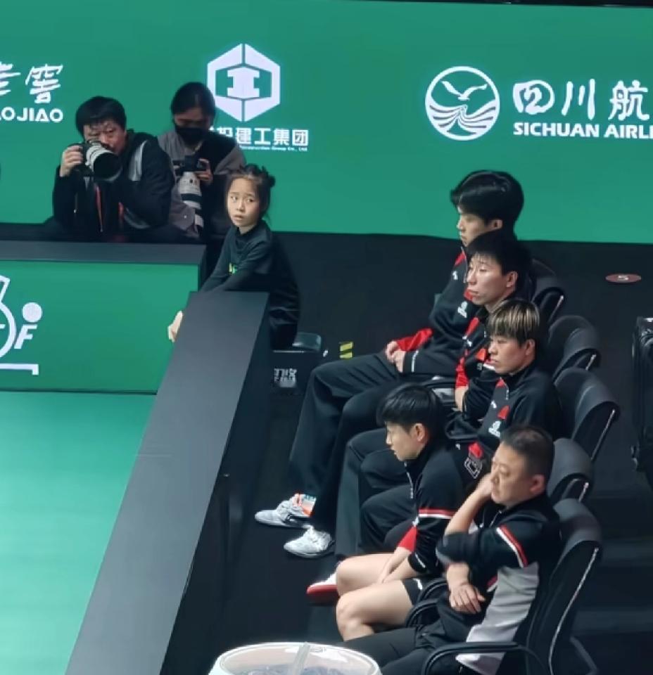 Coco这次混团混得，真不如她闺女小豌豆。小豌豆这一年一次的班，比她老爸还