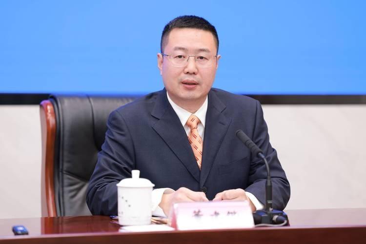 金水河畔的空气里，这两天透着一股不容商量的紧绷感。防汛形势严峻，河南一把手刘宁