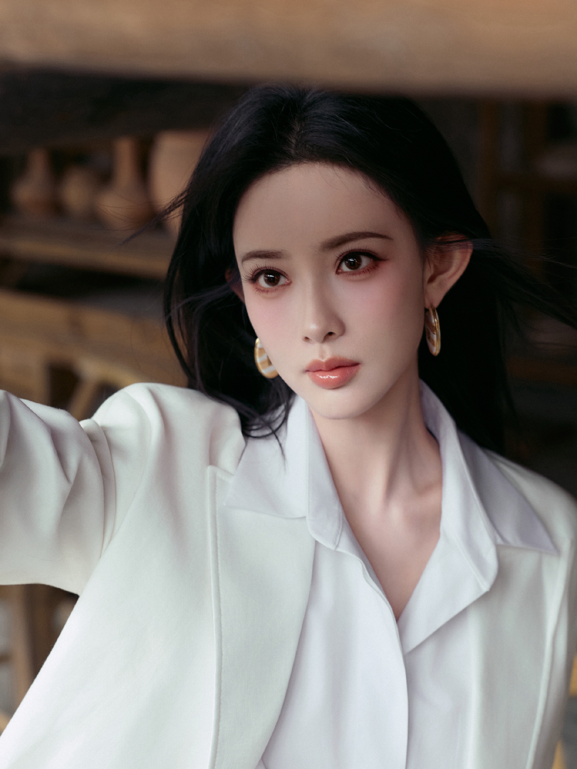 1、孟子义的《一手摘星一手捶地》男主并非网传的董思成，张萌自己也会参演这部剧。2