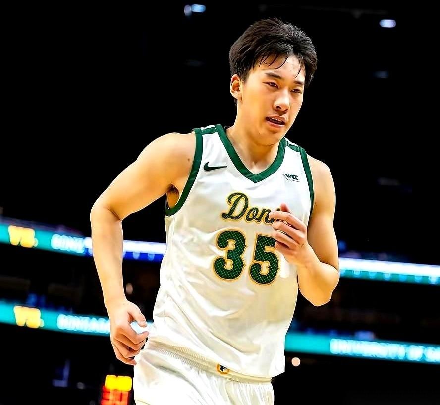 亚洲杯三分命中率56%。到了NCAA，直接不到三成。人都看傻了。我到现在都