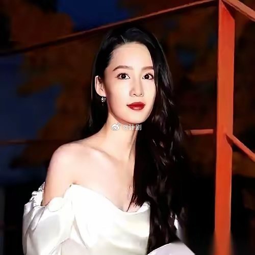 挖了一下李沁，我人有点麻。原来她根本不是什么“初中学历”。她是国家曾经打算当宝贝
