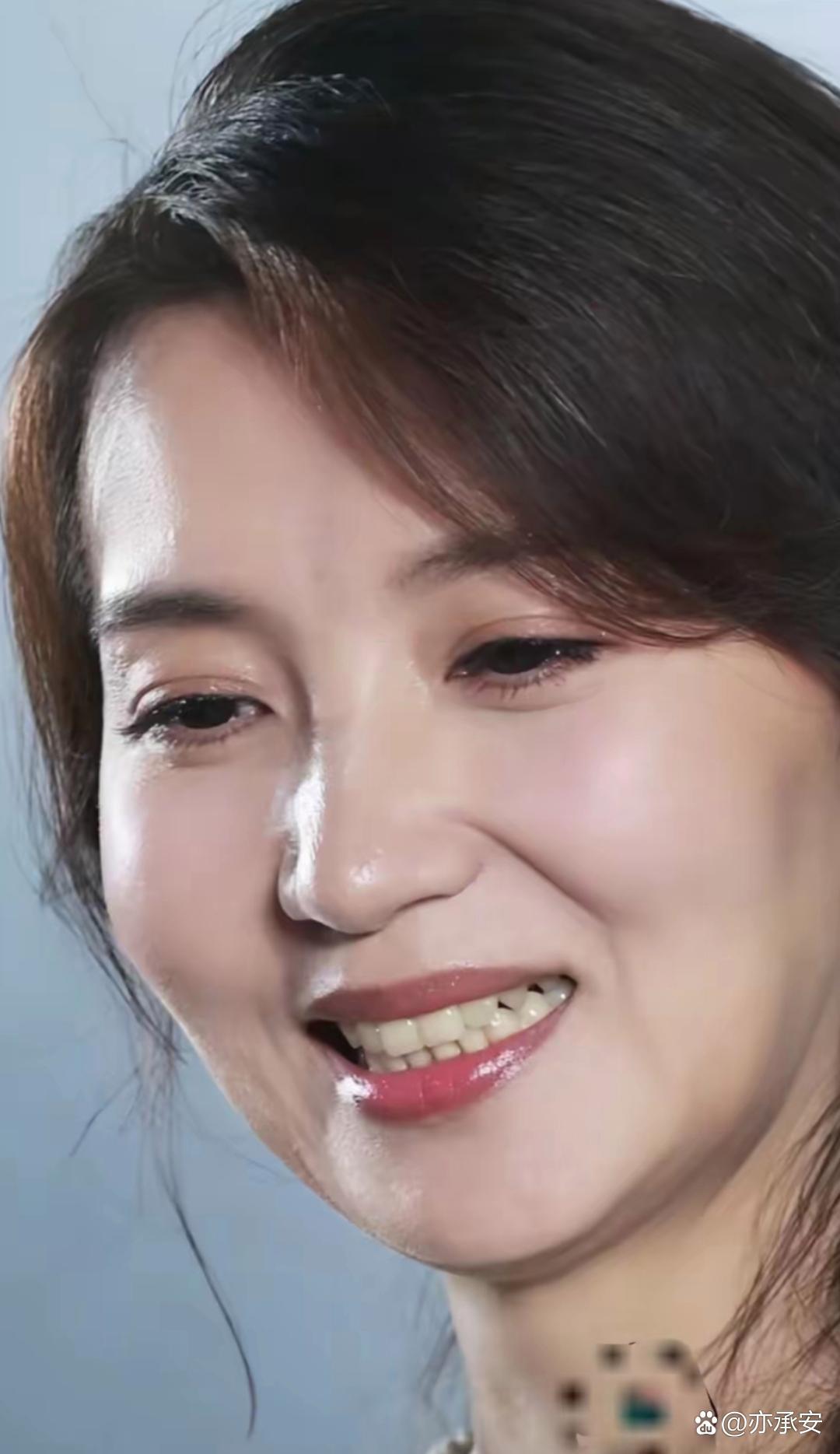 这还是当年的万人迷陈好吗，没有不老的红颜啊。