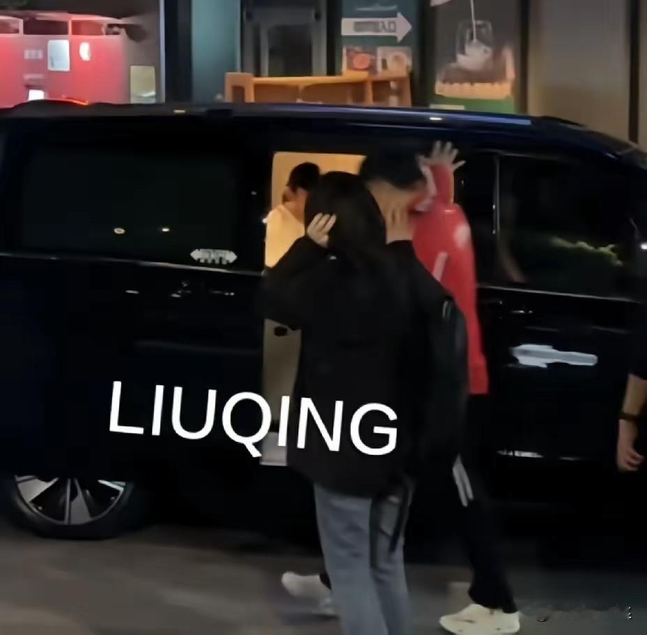 王楚钦专门坐车看了温瑞博和莫雷加德的比赛，看完就回去了，王晨策在车里坐着，孙