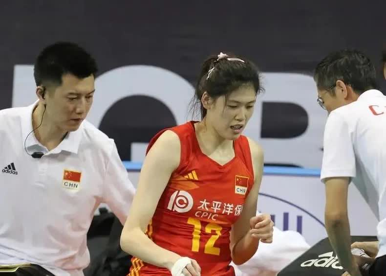 女排世锦赛来了，中国女排出战泰国，冲四强存八大隐忧！一、李盈莹
