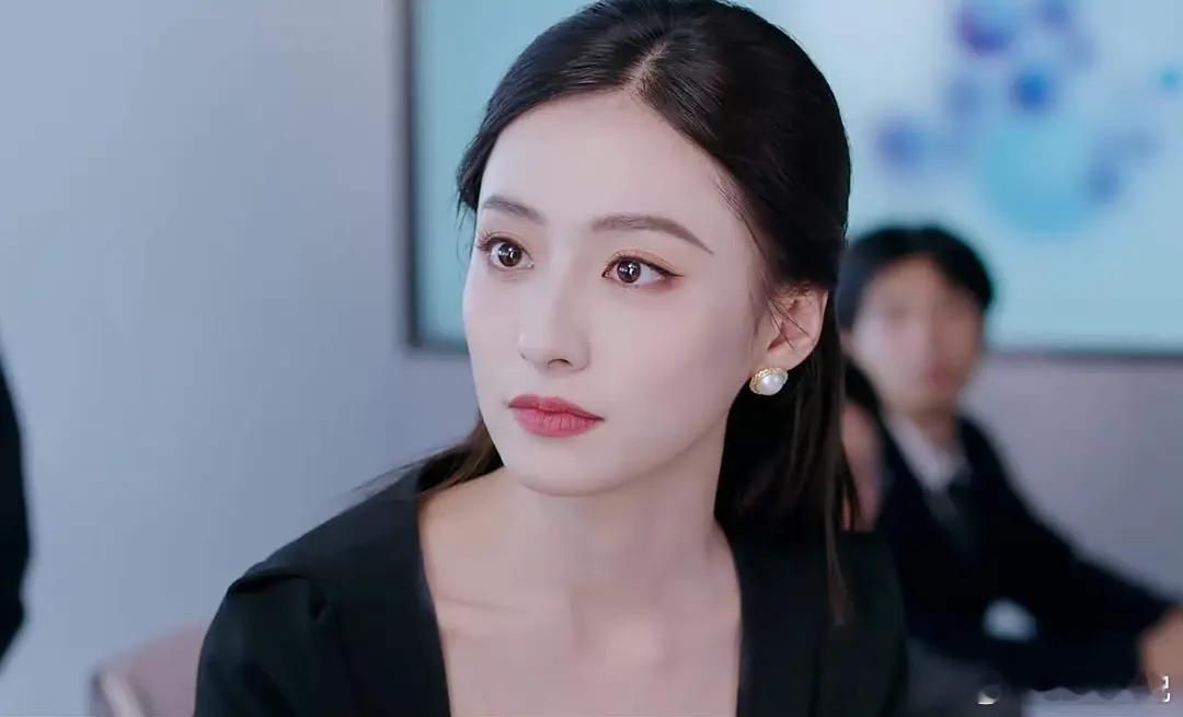 感觉00后的颜值上限是她啊，这么好看