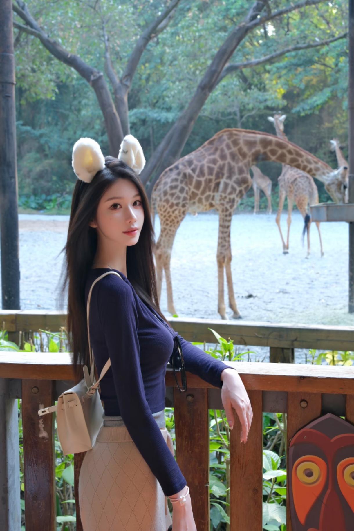 这么漂亮又可爱😊的姑娘，不值得你点个赞👍夸几句吗？干嘛呢，看完就跑不礼貌