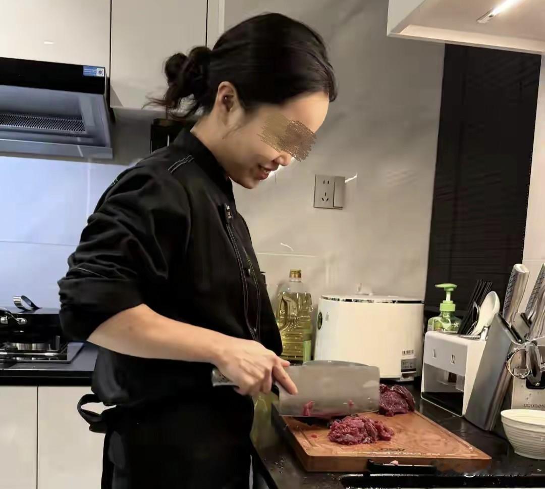 别人过个春节花掉4万，湖南长沙27岁女子留在长沙，上门做饭，凭借一手好厨艺与口碑