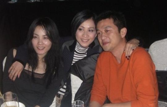 很多人看不懂王菲当年为何选李亚鹏。不是因为他帅，也不是死缠烂打，而是这男人骨