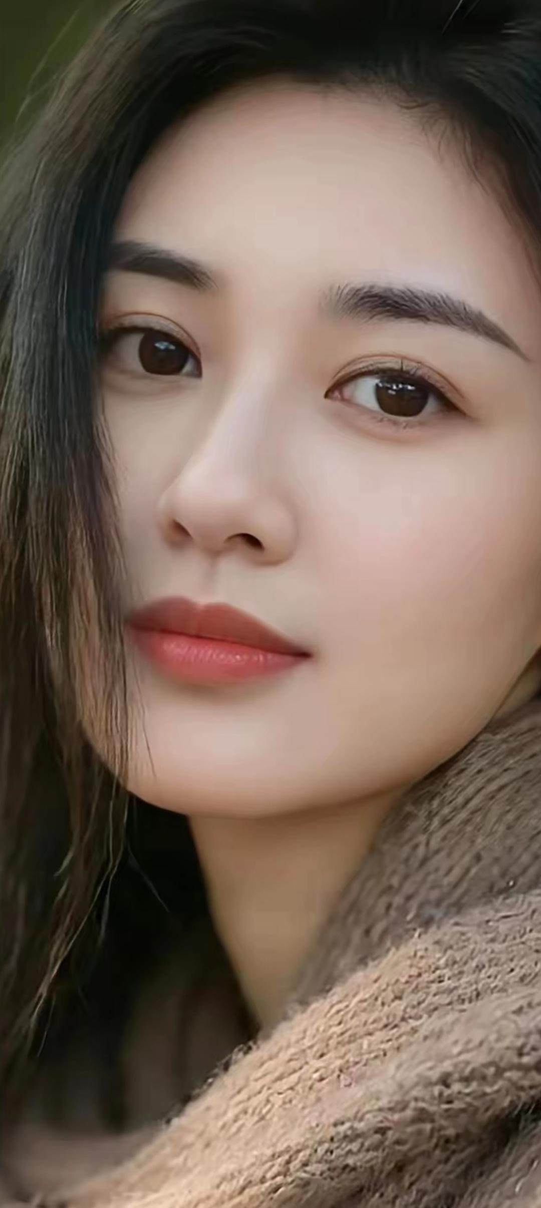 温柔眼波流转，岁月静好如初。