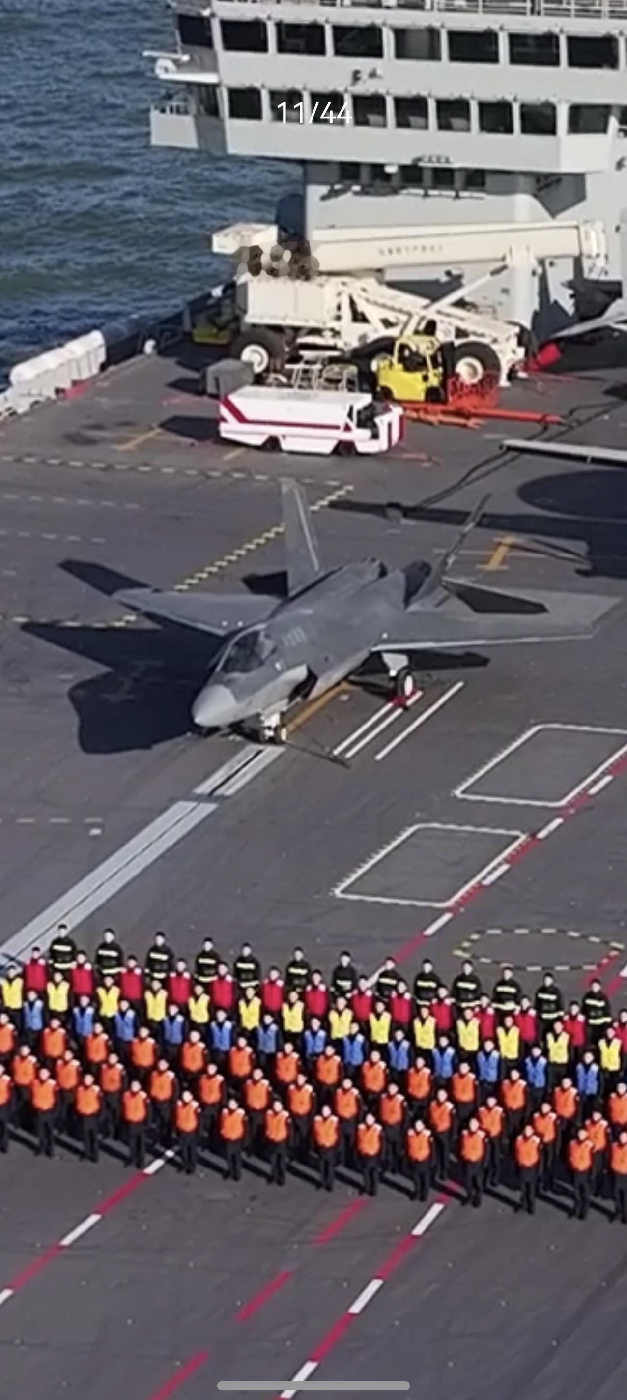 拜年的福建舰上了9架飞机，每个型号各有三架。以及歼35换了新涂装，非常F35