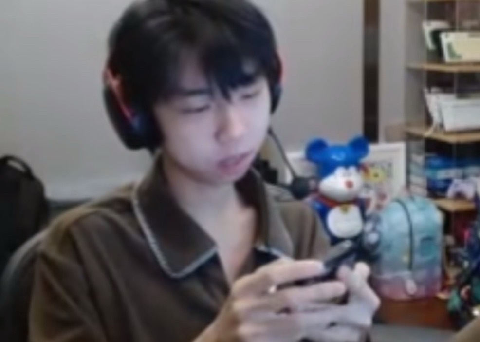 Xdd：撸圈玩刀，刀圈玩撸，真没有吧，有没有dota的在打lol的，没有吧，低不