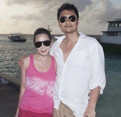 2011年，41岁的刘若英嫁给了身价过亿的钟小江。结婚当晚，刘若英提出了3个正常