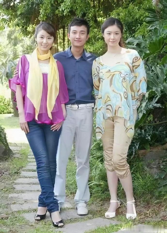 文章开饭店了，15年前林心如和蒋欣曾是餐厅里的常客。那时的林心如34岁，蒋欣27