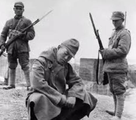 1945年，新四军旅长刘飞打了一次胜仗，抓了几个日本俘虏，突然，他看俘虏中有一