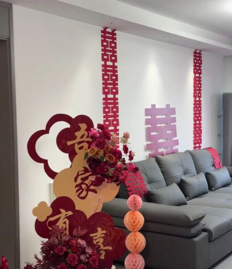 表弟本打算下月结婚的，结果结不成了，实在可惜，大姨买的婚房写的自己的名字，想着就
