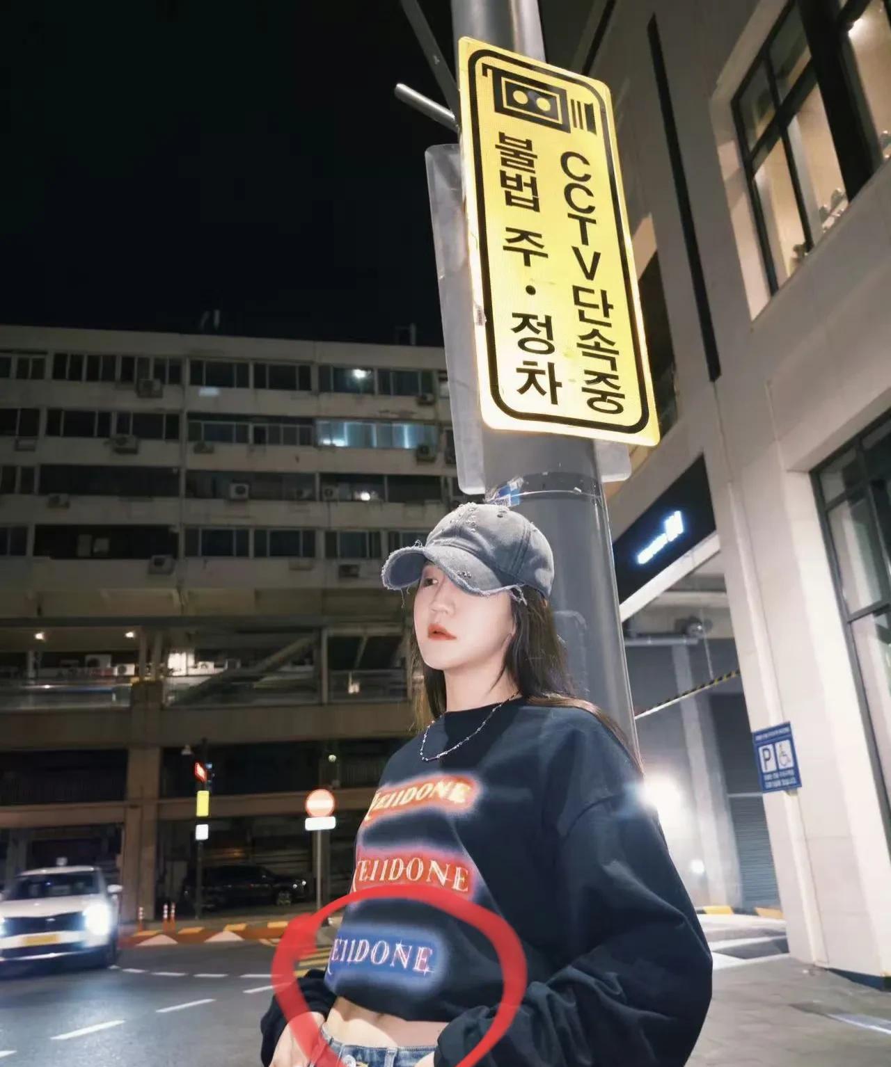 要说梦姐这马甲线都不完美可真亏心了！30岁的梦姐能有如此紧致平坦的小腹让人称奇