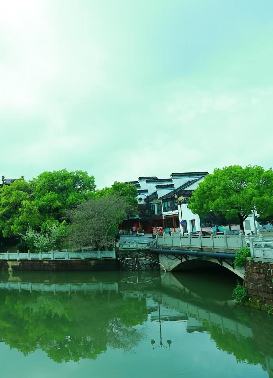 新的一天祝願你我：心有陽光，一路芬芳，腳踏鴻運，幸福安康。早上好！