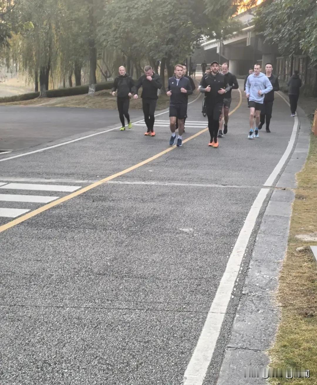 冬日偶遇小马哥，还热情的打招呼！