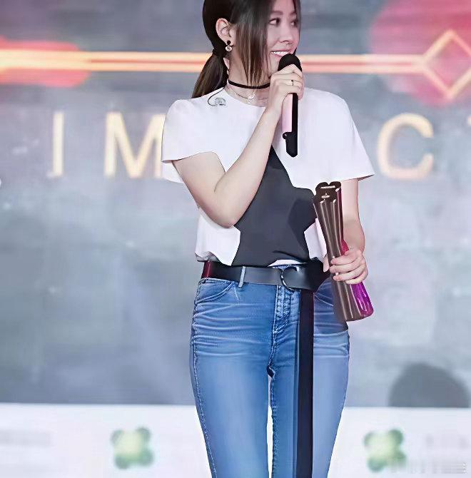 张靓颖的腿缝隙居然那么窄，她是怎么做到的？