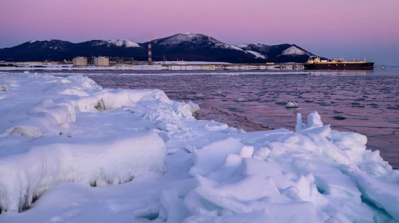 彭博社：中国液化气运输船靠泊俄罗斯受制裁码头 一艘隶属中国公司的液化天然气运