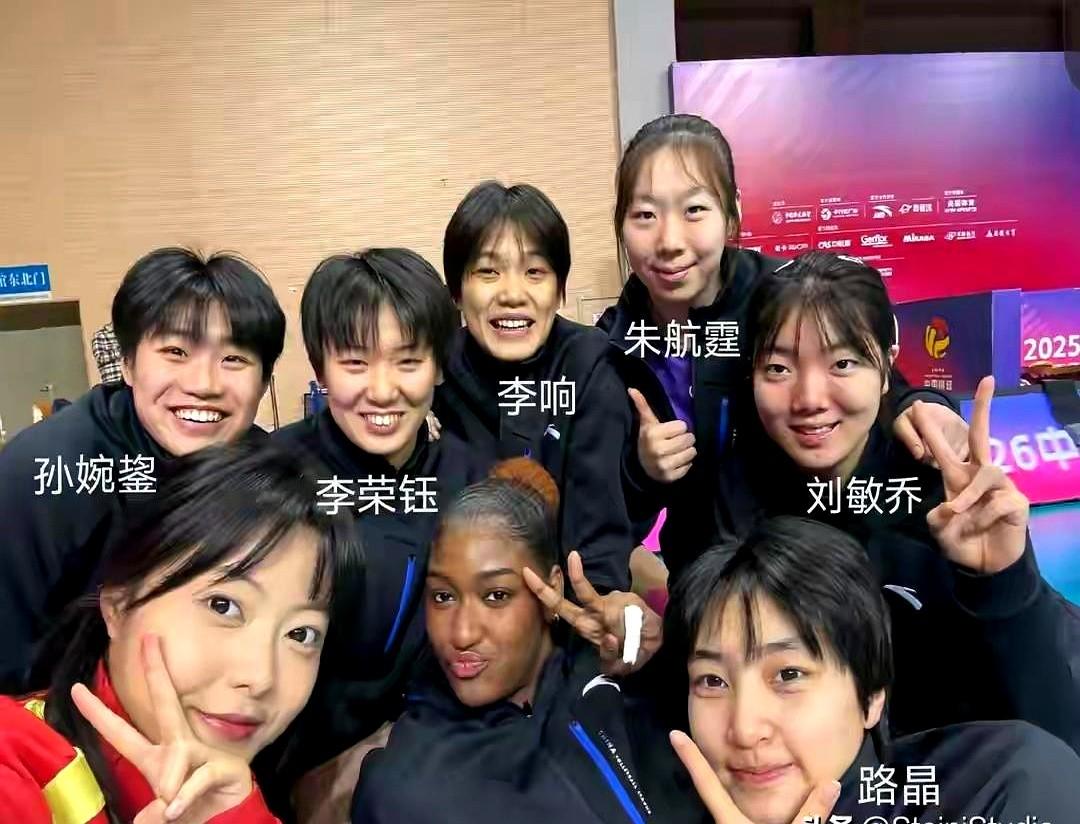 今晚天津女排这场球，直接摊牌了：输赢无所谓！场上全是生面孔，什么朱航霆、夏思