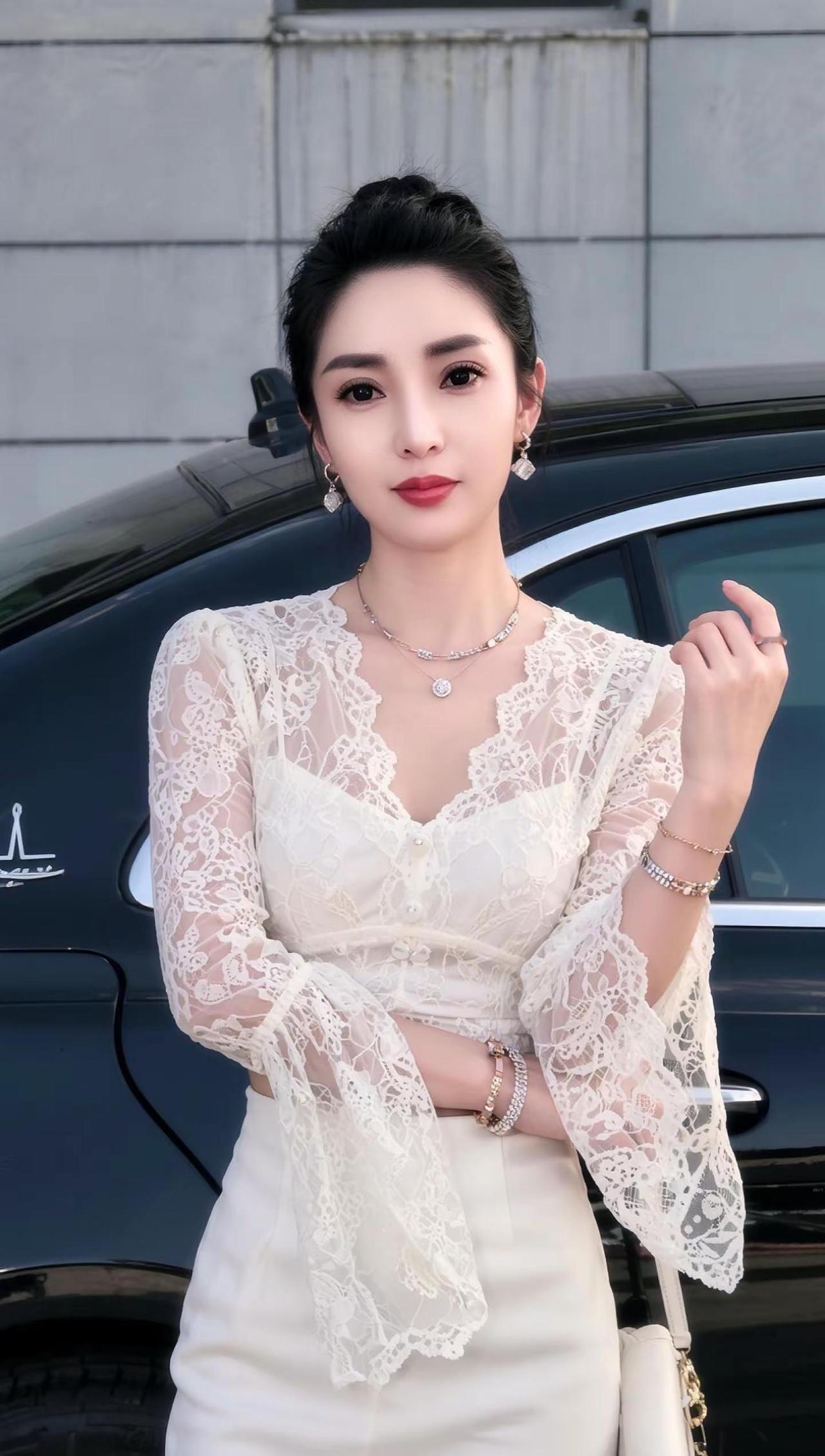 白色连衣裙气质修身女人味连衣裙