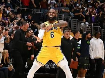 詹姆斯评选现役NBA最强五人组，意料之中！情理之中！