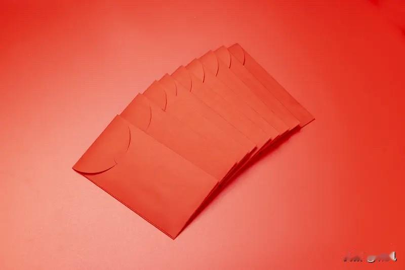 依靠红包和朋友圈传播，腾讯旗下AI工具元宝再次封神。昨天开始，朋友圈和各大群