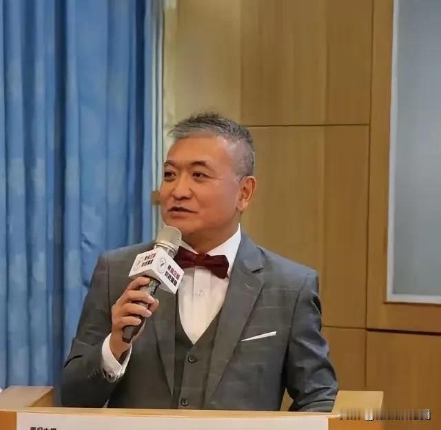 张亚中办公室主任何启圣今（20日）在脸书发文表示，老实说，我不是很喜欢赵少康，特