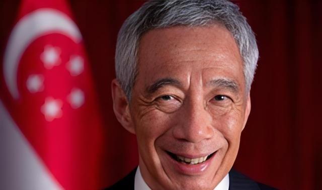 新加坡现在的别扭状态，说白了就是——中国太弱，它不值钱；中国太强，它没位置。新加