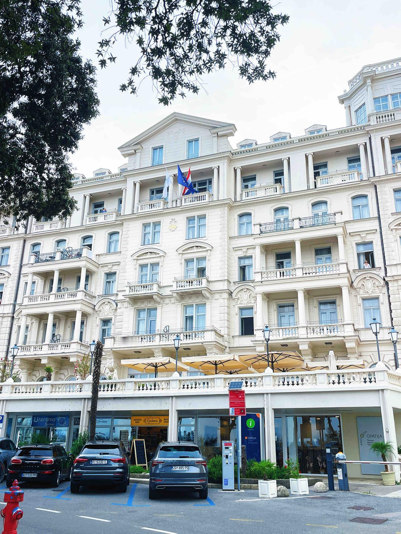 奥帕蒂亚·欧洲皇室度假胜地茜茜公主曾下榻的“贵妇之城”城内高端餐厅、酒店林立