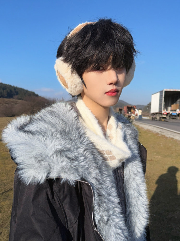 张函瑞下颌线能割苹果张函瑞建模脸来的好美萌的小猫咪、这简直是世界名画！张函瑞