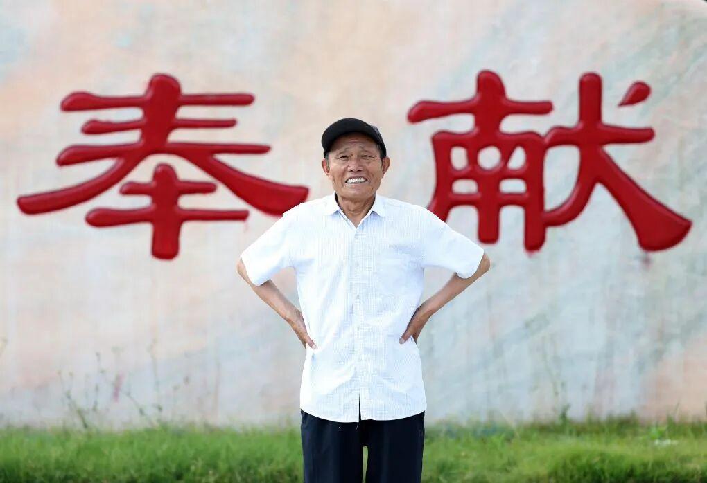 百万纸厂白送全村，这个村支书亏出了一个富裕村1994年，河南濮阳西辛庄，一个