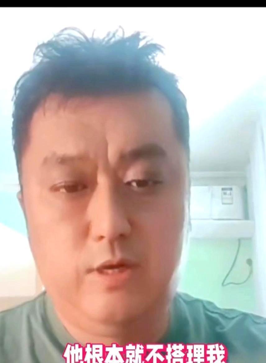 李宏烨的相声靠算法写段子,上座率六成,退票极少。郭德纲的段子不用公式,三十秒票