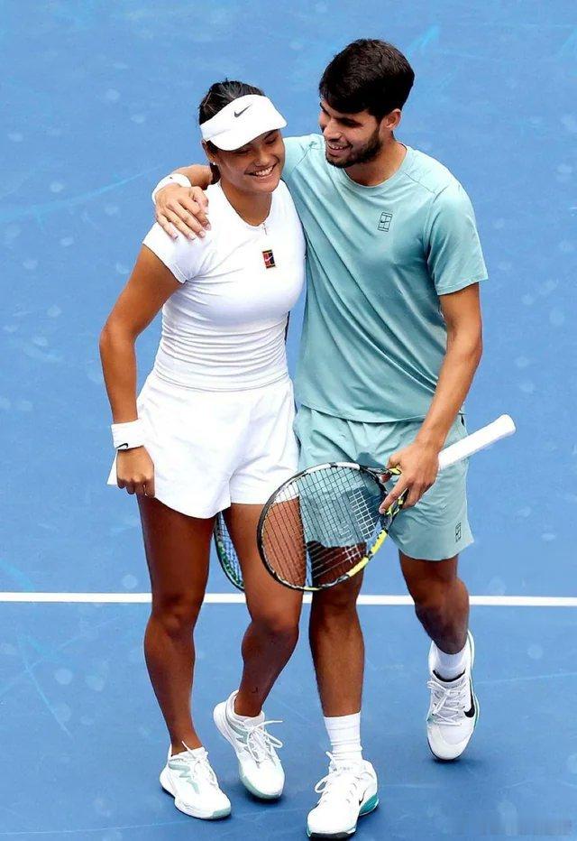 【拉杜卡努：男选手球很重男女之间有明显差异】拉杜卡努谈萨巴伦卡和克耶高斯的性别